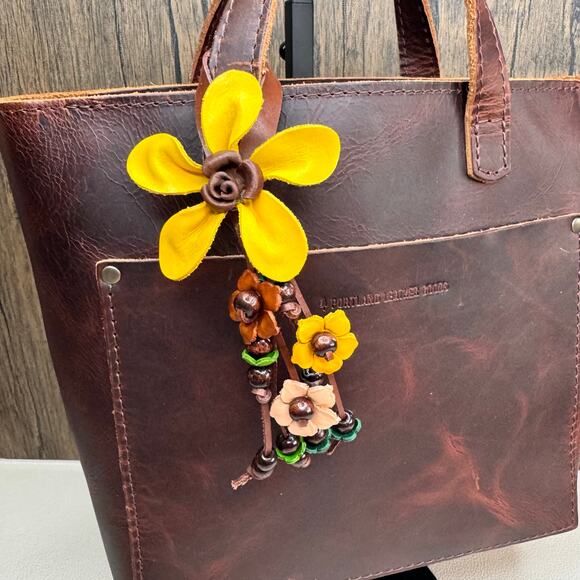 Daisy Flower Leather Bag Charm Genuine Leather Purse Crossbody Keychain NEW - Picture 8 of 8